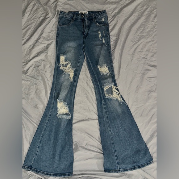 High-rise flare legs - Picture 1 of 3